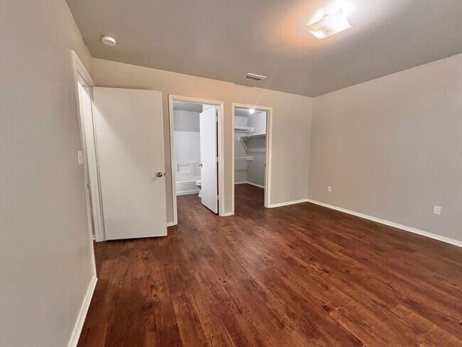 Building Photo - Available Now! Charming and Contemporary 3...