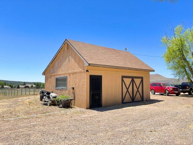 Building Photo - Horsemans Property