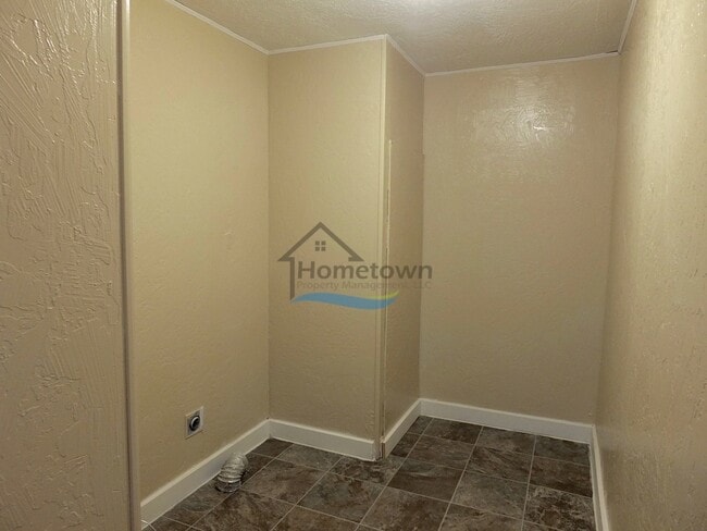 Building Photo - Beautiful & Clean 2 Bed 1 Bath Manufacture...