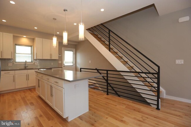 Building Photo - 1106 E Hewson St