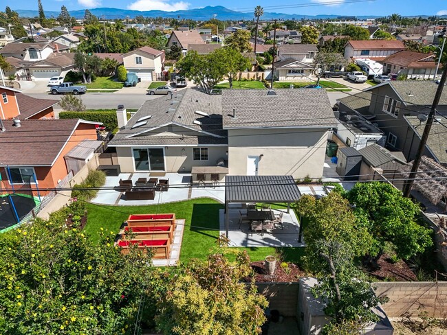 Building Photo - Modern Indoor / Outdoor Living with Resort-Style Yard & Bonus Suite