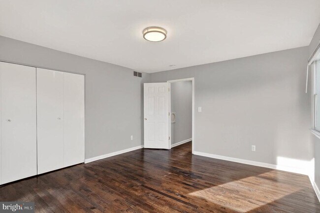 Building Photo - 927 Juliet Ln