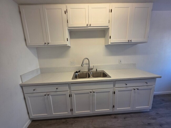 Building Photo - Newly Renovated 1 Bedroom Unit only 10 minutes from Disneyland