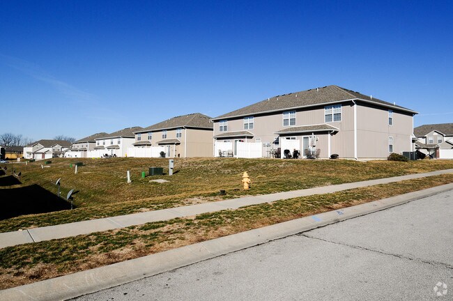 Building Photo - 901 SW Imperial Ln
