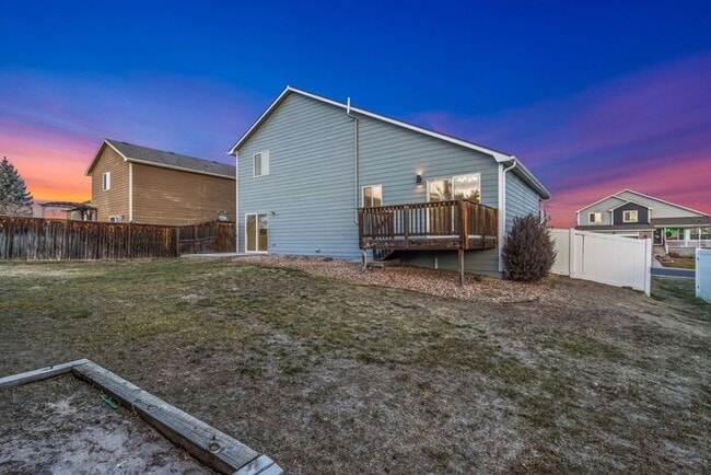 Building Photo - Beautifully Updated 2 Bed, 1.5 Bath House