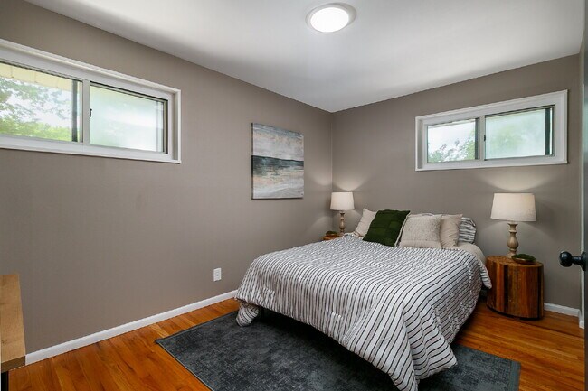 Building Photo - "Charming 3-Bedroom Retreat in St. Louis with Spacious Living!"