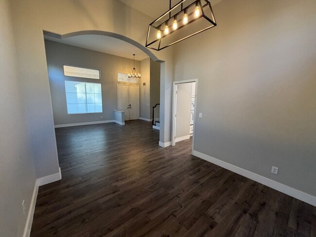 Building Photo - BEAUTIFUL 5BD/3BA TWO-STORY HOME W/ POOL IN HENDERSON. 3 CAR GARAGE!