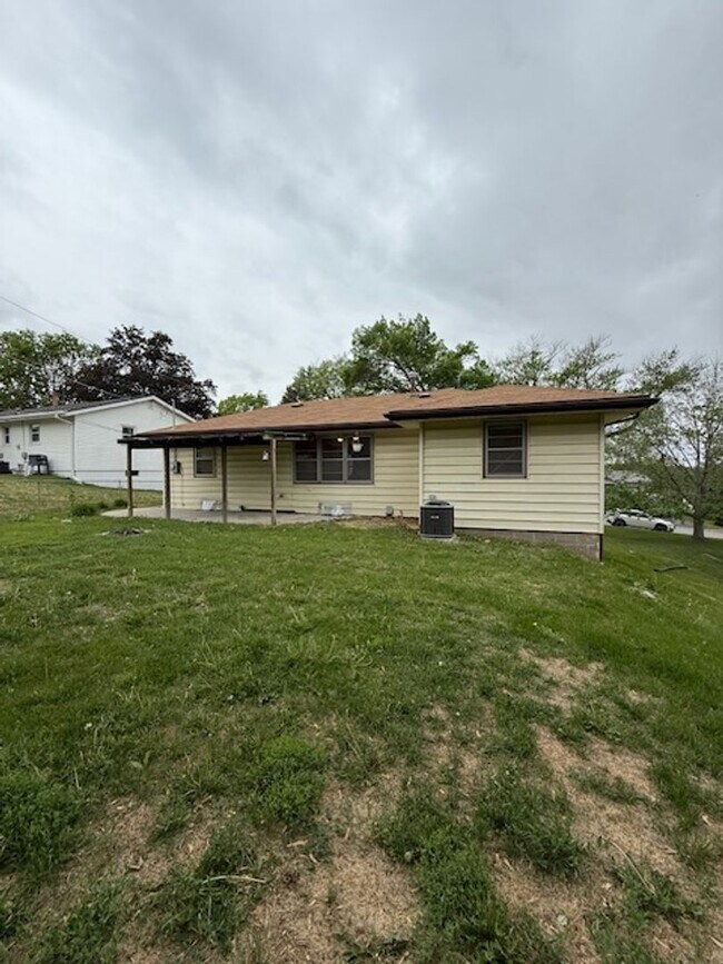 Building Photo - Benson 3 Bedroom!