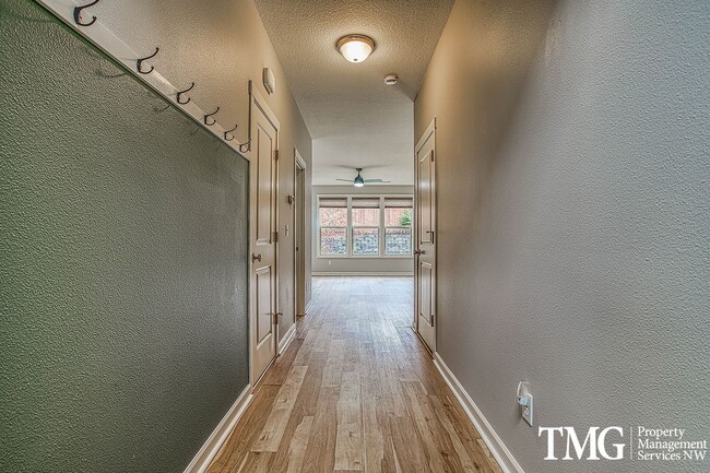 Building Photo - Spacious 4  BD Home with Modern Upgrades in Vancouver