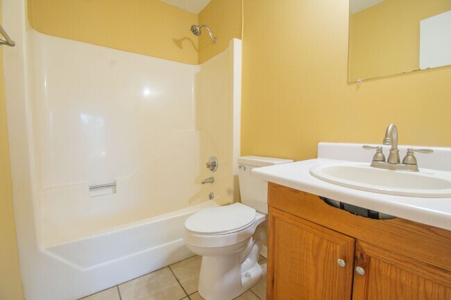 Building Photo - 3 Bedroom 2 Bathroom Fully Updated!!