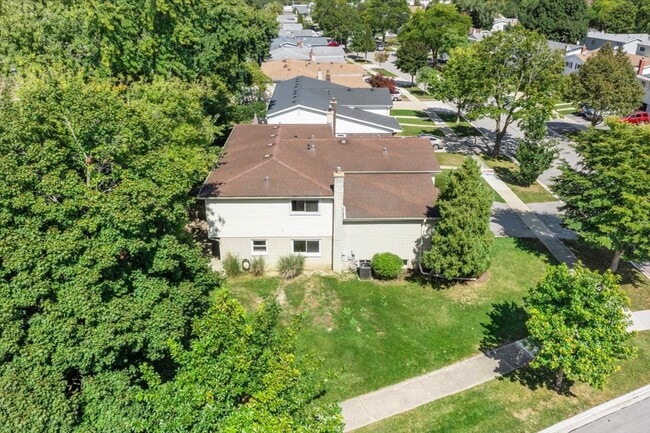 Building Photo - 1702 N Drury Ln
