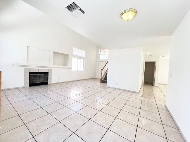 Building Photo - Beautiful two-story home