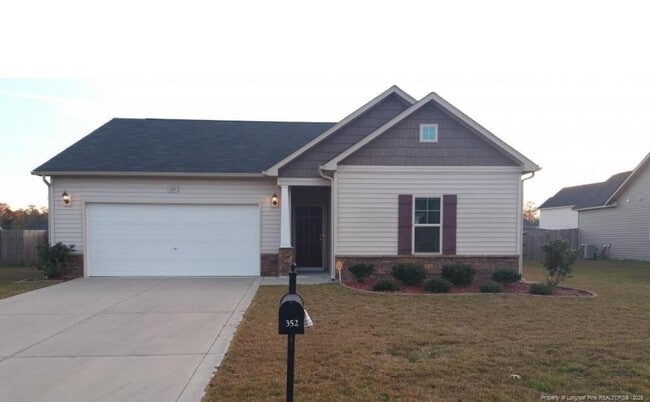 Primary Photo - 352 Roanoke Dr