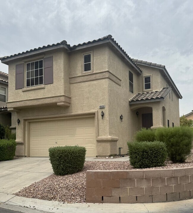 Building Photo - Must see 4 bedroom 2.5 baths home with NEW...
