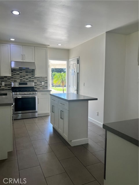 Building Photo - 1518 E Vine Ave