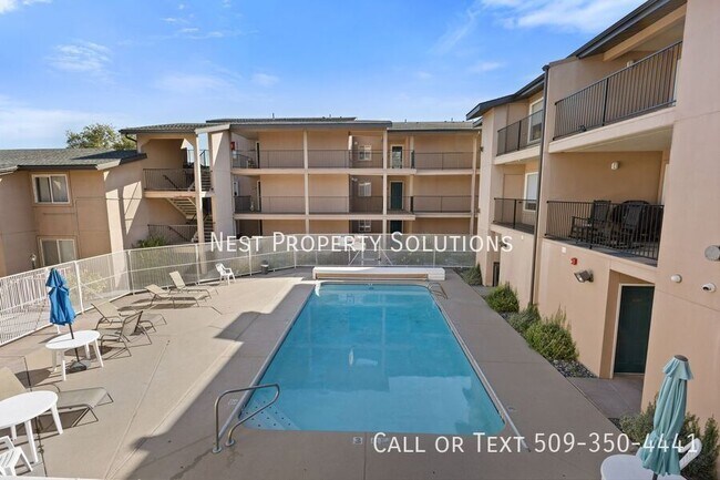 Building Photo - 2900 W Marina Dr
