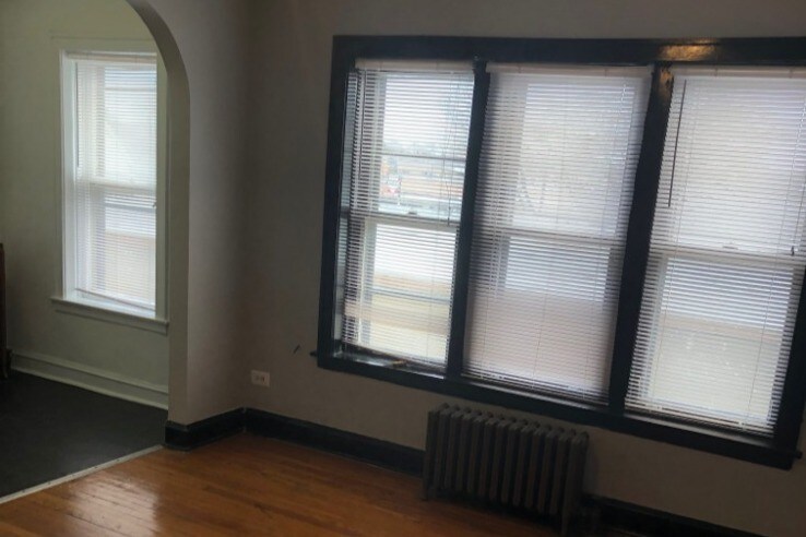 Building Photo - 4588 N Elston Ave