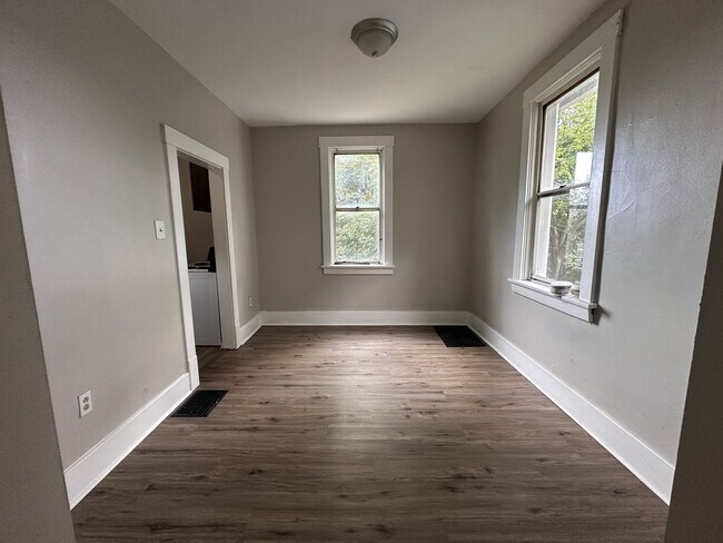 Building Photo - Charming 2-Bedroom Home in Ambridge – Convenient Location!