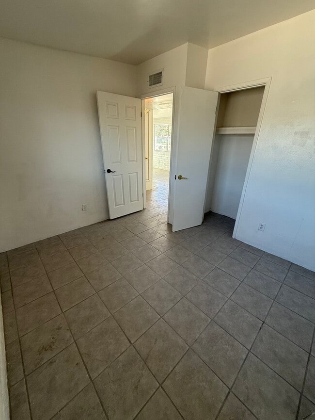 Building Photo - Townhome For Rent