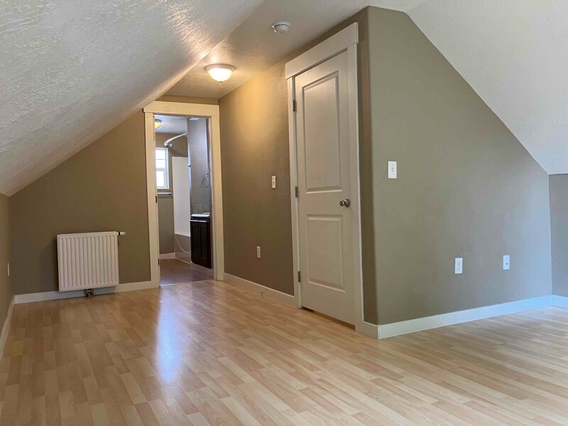 Building Photo - 235 Catron St N