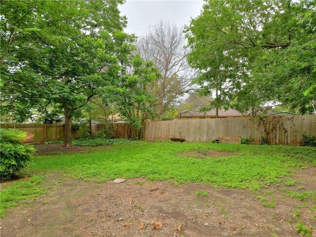 Building Photo - 1105 Alden Dr