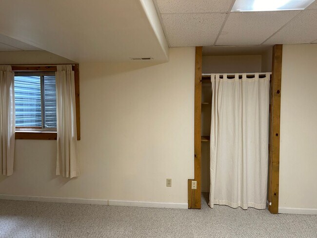 Building Photo - Broadmoor Glen 4 bedroom home