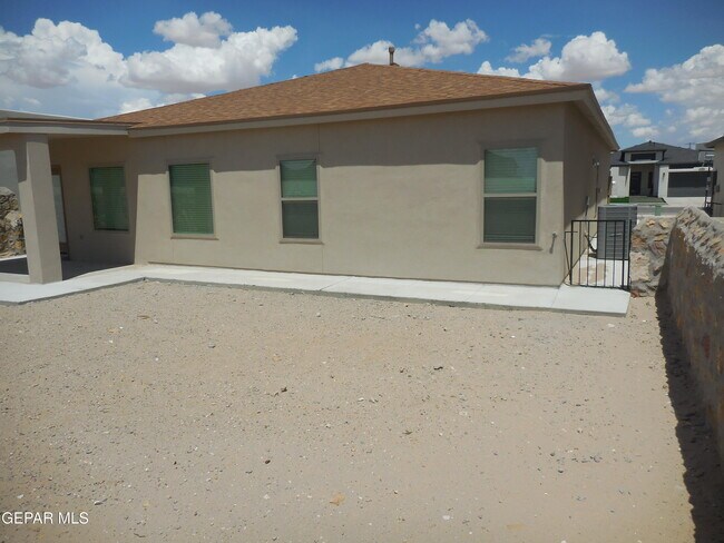 Building Photo - 561 Oakmont