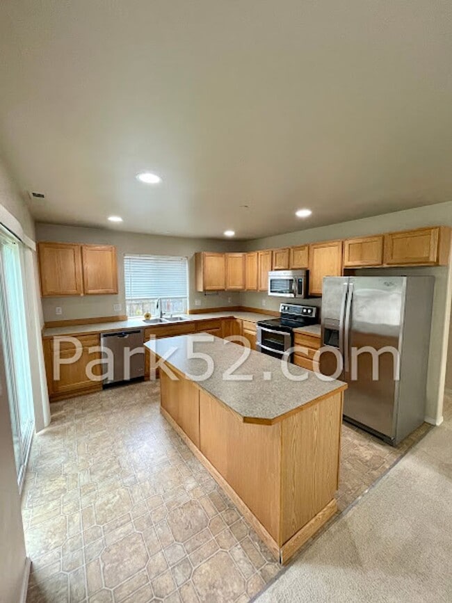 Building Photo - Dog Friendly - 3 Bedroom DuPont Single Fam...