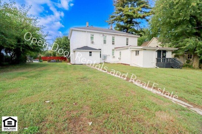 Building Photo - 809 Belle Ave
