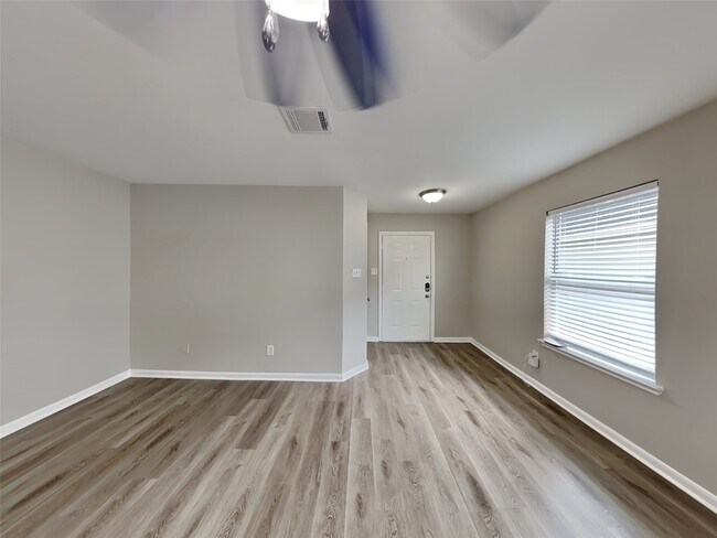 Building Photo - 7711 Cypress Edge Dr