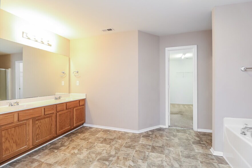 Building Photo - 11009 Dry Stone Dr