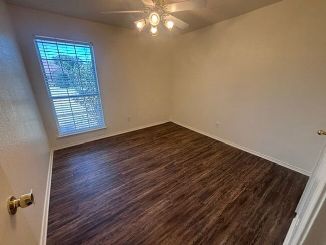 Building Photo - 1024 Carlin Ln