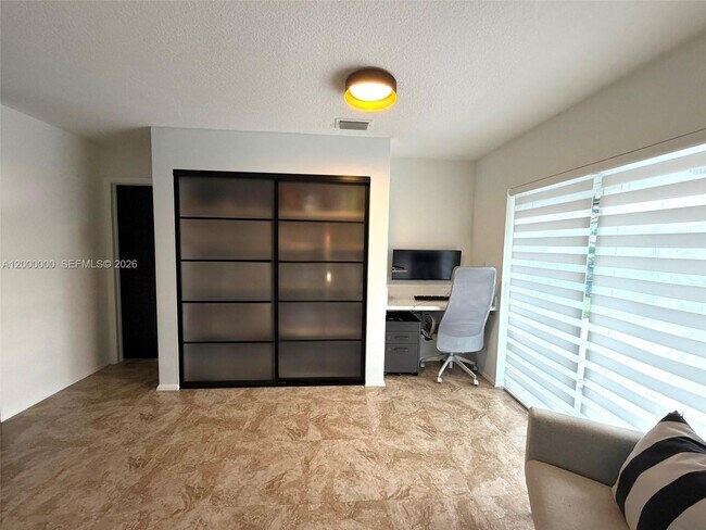 Building Photo - 5704 SW 116th Ave