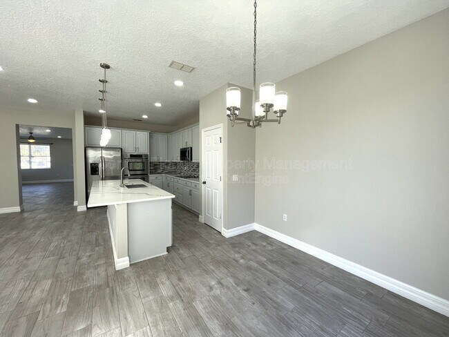 Building Photo - 4032 Meadowlark Dr