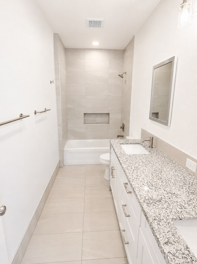 Building Photo - Paradise Home on Cul-de-Sac – Tall Ceilings, Designer Finishes & Upgraded Garage