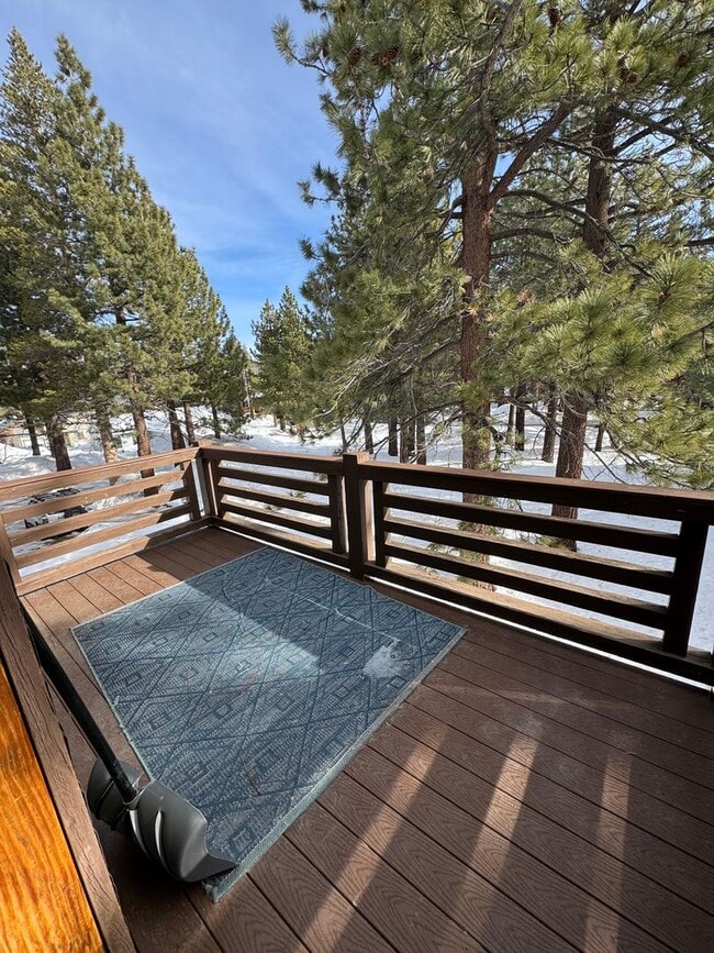 Building Photo - Fully Furnished Mountain Home with Private Deck