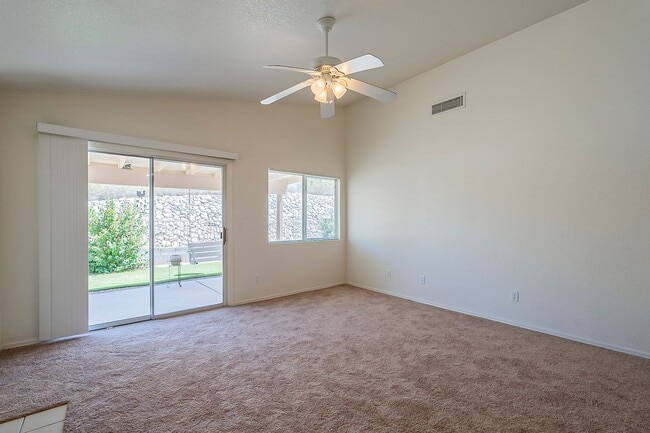 Building Photo - Warm Desert Living in La Cholla Ridge – 3 Bedroom Tucson Retreat