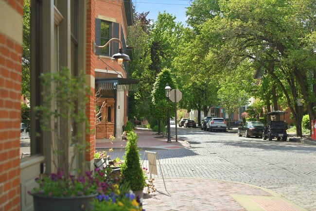 Building Photo - 396 E Mithoff St