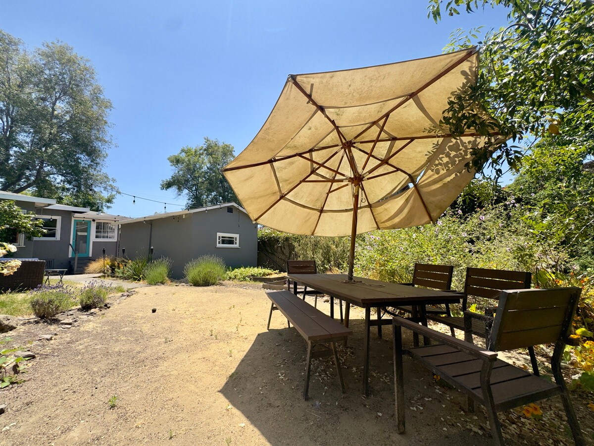 Building Photo - 2309 Derby St