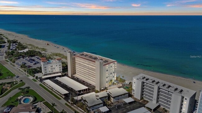 Building Photo - 255 The Esplanade N