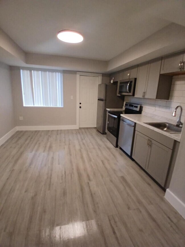 Building Photo - 1320 NE 146th St