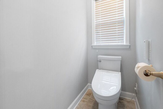 Building Photo - Stunning All-Brick Home in BridgeMill Community!