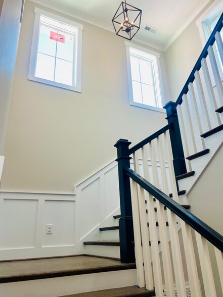 Building Photo - 725 N Atlantic Ave