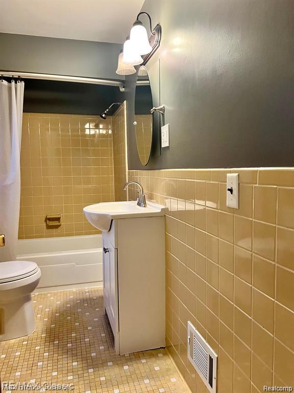 Building Photo - 615 Leon Rd