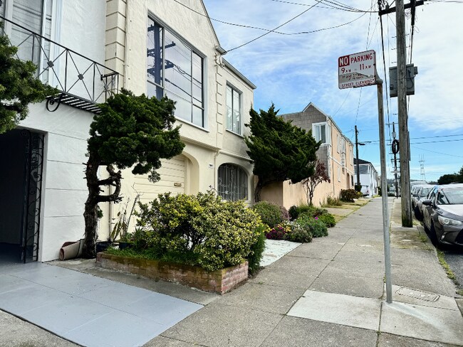 Building Photo - 2626 Moraga St