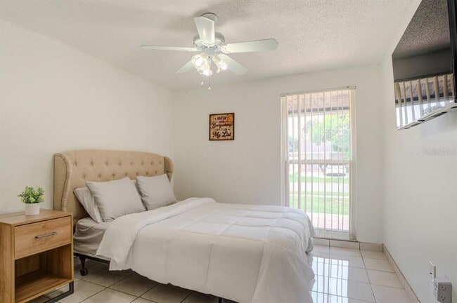 Building Photo - 8541 Briar Grove Cir