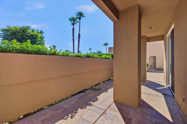 Building Photo - 124 Lakeshore Dr