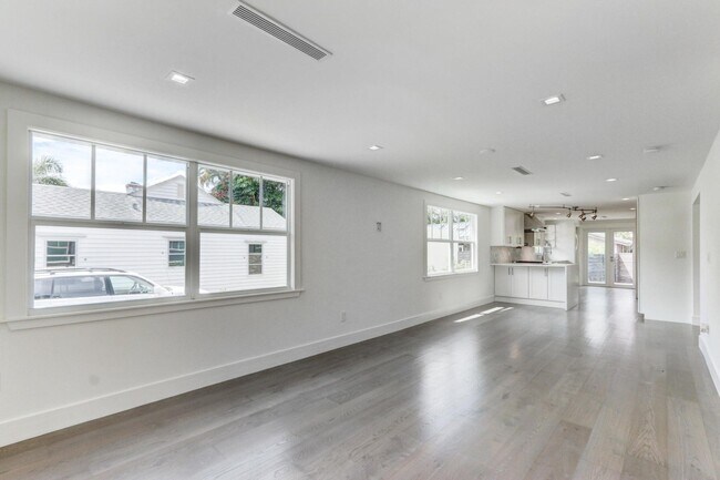 Building Photo - 833 Ardmore Rd