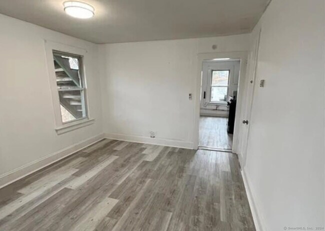 Building Photo - 115 Main St