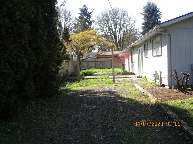 Building Photo - 410 Olney St